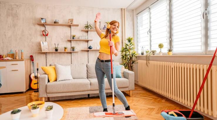 Spring Cleaning Alert: Tips για να κάνεις το σπίτι σου να λάμπει λίγο πριν το καλοκαίρι