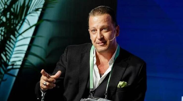 Χρύσανθος Τσουρούλλης: Είδαμε το νέο καλοκαιρινό του look [εικόνα]