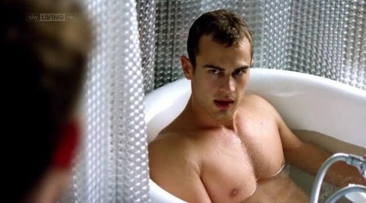  Είναι ο Theo James ο πιο σέξι Χολιγουντιανός αστέρας, ελληνικής καταγωγής;