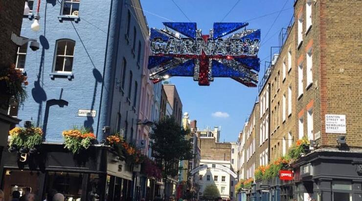 Επώνυμη Κύπρια είναι έγκυος και βρίσκεται για επαγγελματικούς λόγους στο Λονδίνο