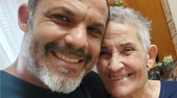 Συγκινεί η ανάρτηση του Χάρη Κκολού για τον θάνατο της μητέρας του [εικόνα]