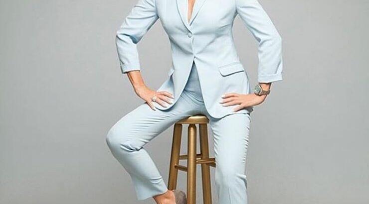 Ελένη Μενεγάκη: Όλες οι λεπτομέρειες για το chic σύνολο που φορά στη φωτογράφιση για την εκπομπή!