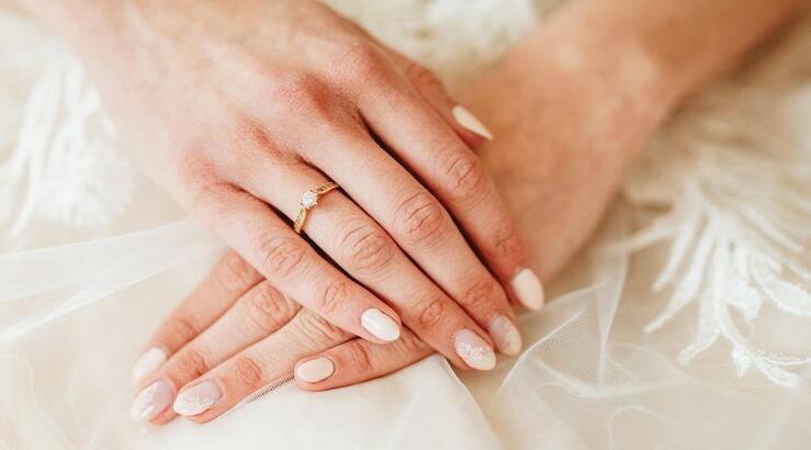 8 προτάσεις για ένα απλό και chic bridal μανικιούρ