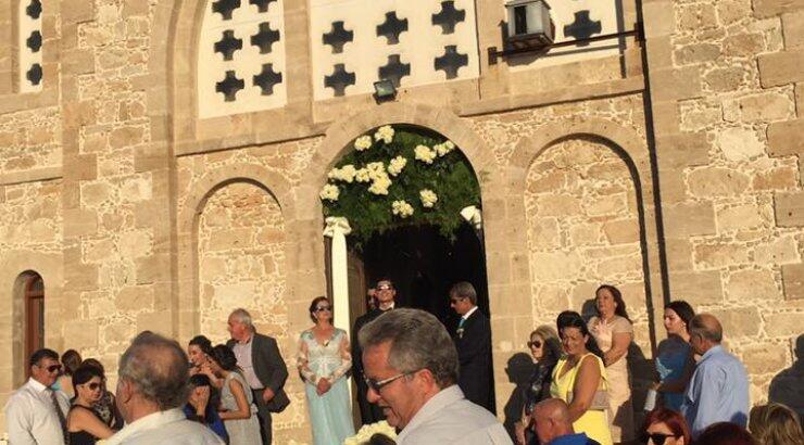 Κόρη του βουλευτή του ΔΗ.ΣΥ ανέβηκε χθες τα σκαλιά της εκκλησίας