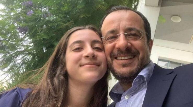 Αικατερίνη Χριστοδουλίδη: Η κόρη του Προεδρικού ζεύγους ερμηνεύει τραγούδι για την Αμμόχωστο 