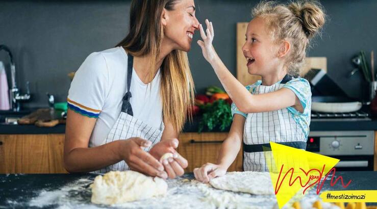 Όσα μας έμαθε η μαμά (και θυμόμαστε πάντα λίγο παραπάνω το Πάσχα)