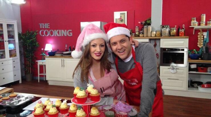 Φτιάχνουμε με τη Γιώτα Κουφαλίδου και τον Μάρκο Κωμοδρόμο χριστουγεννιάτικα cupcakes