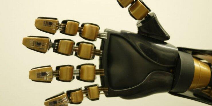 Το πρώτο τεχνητό δέρμα που επικοινωνεί με τον εγκέφαλο