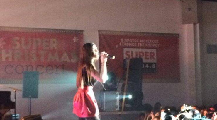 Και η Ήβη Αδάμου στο Super Christmas Concert [video]