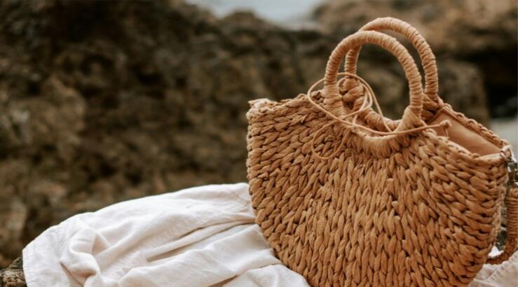 Beach bag: Βρήκαμε τις καλύτερες τσάντες κάτω από 50 ευρώ