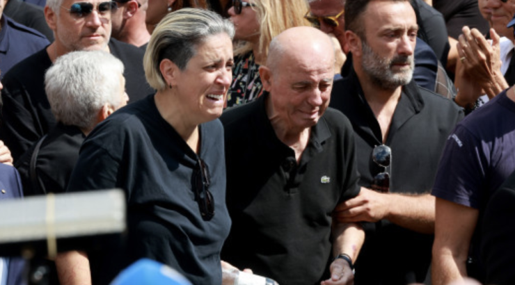 Μαζωνάκης: Συντετριμμένη η αδερφή του Μαρία μίλησε για τον θάνατο του [βίντεο]