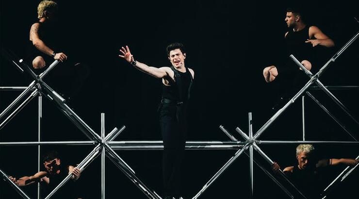 Theo Evan: Κάλεσαν εσπευσμένα τις πρώτες βοήθειες μόλις τελείωσε την εμφάνιση του