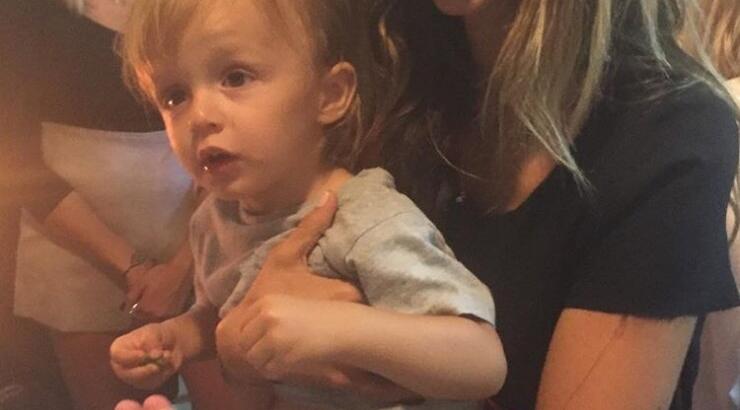 Φωτογραφίες από την μυστική βάφτιση του γιου της Σοφίας Καρβέλα και του Θανάση Πανουργιά