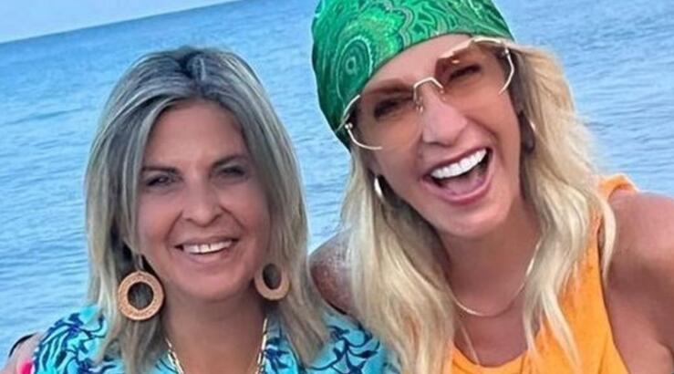 Άννα Βίσση: Σταμάτησε το πρόγραμμα για να ευχηθεί επί σκηνής στην αδερφή της, Νίκη, που είχε γενέθλια