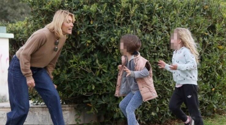 Καγιά για τα παιδιά της: "Με ρώτησαν τι δουλειά κάνω και μου λένε: "μήπως να έκανες μια άλλη δουλειά ρε μαμά;" [βίντεο]