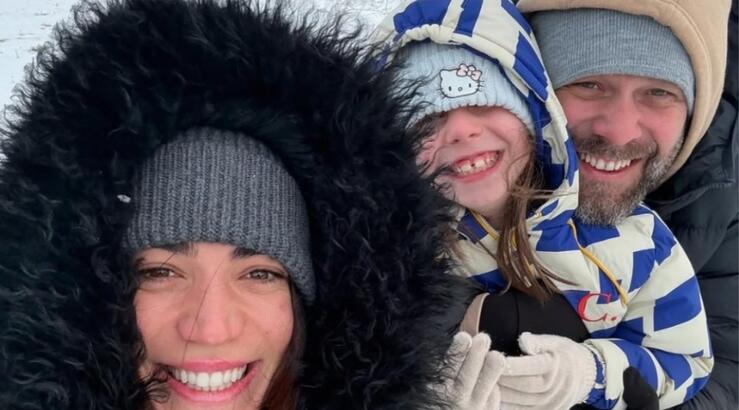 Ήβη Αδάμου: Η αγαπησιάρικη στιγμή του Μιχάλη Κουινέλη με την κόρη τους προτού ταξιδέψουν [εικόνες]