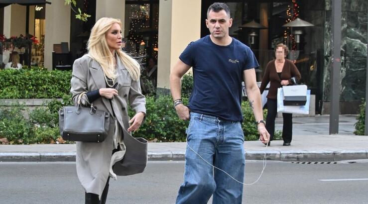 Κατερίνα Καινούργιου - Παναγιώτης Κουτσουμπής: Χαλαρή βόλτα στο κέντρο της Αθήνας [εικόνες]