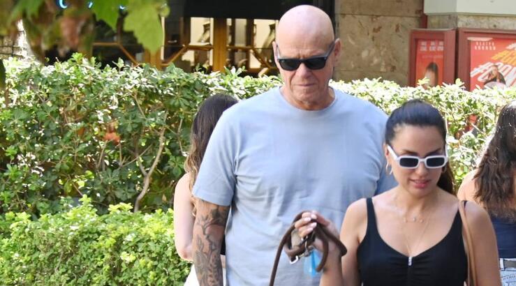 Ελπίδα – Τζώνη: Κάνουν βόλτα και μας εύχονται καλό μήνα [βίντεο]