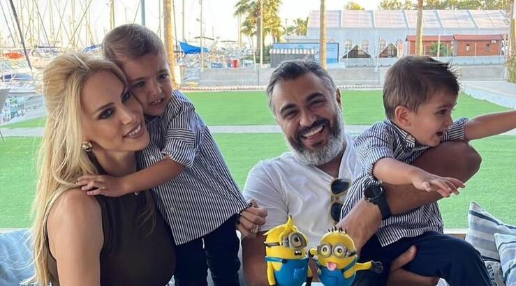 Στέλλα Δημητρίου: Στην πισίνα αγκαλιά με τους «έρωτές» της [εικόνες]