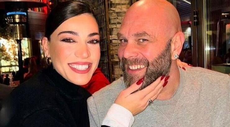 Ήβη Αδάμου: Το φιλί στον Μιχάλη Κουινέλη μετά το τέλος συναυλίας τους [εικόνες]