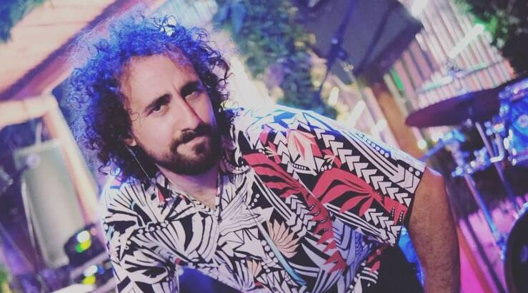 Άγγελος Αυγουστή: «Μα έτσι γνωστός τραγουδιστής και παίζεις στα αλλάματα; Εν να χαλάσεις το image σου»