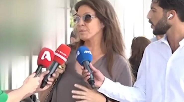 Καταβεβλημένη η Βάνα Μπάρμπα στη δίκη Φιλιππίδη: «Πρέπει να τον στηρίξω» [βίντεο]