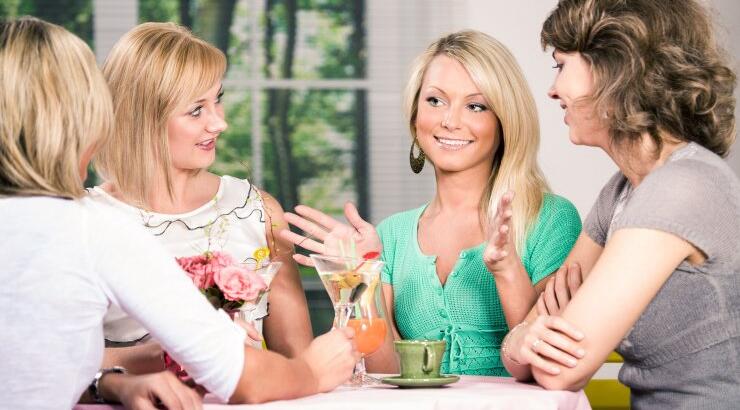 25 πράγματα που κάνεις για τη φίλη σου 