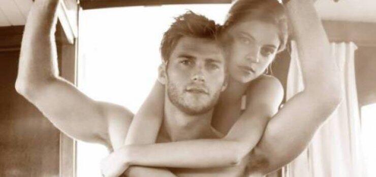 Αυτός είναι ο κούκλος γιος του Clint Eastwood με τους κοιλιακούς στη φόρα