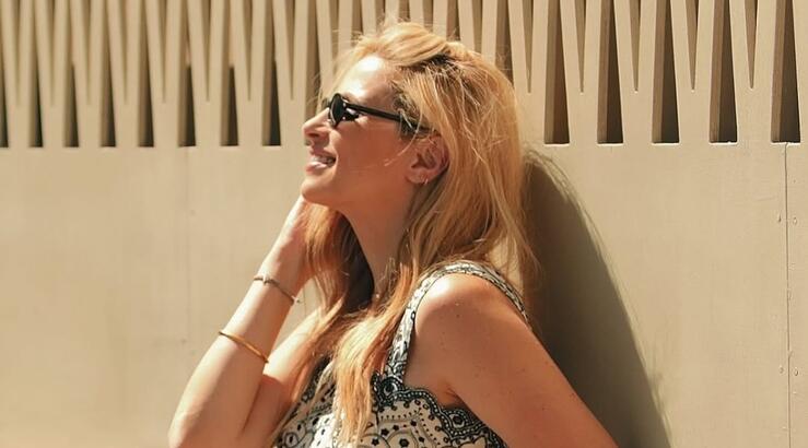 Χριστιάνα Αριστοτέλους: Η καλοκαιρινή selfie σε παραλία του νησιού μας κάνοντας ηλιοθεραπεία  [εικόνα]