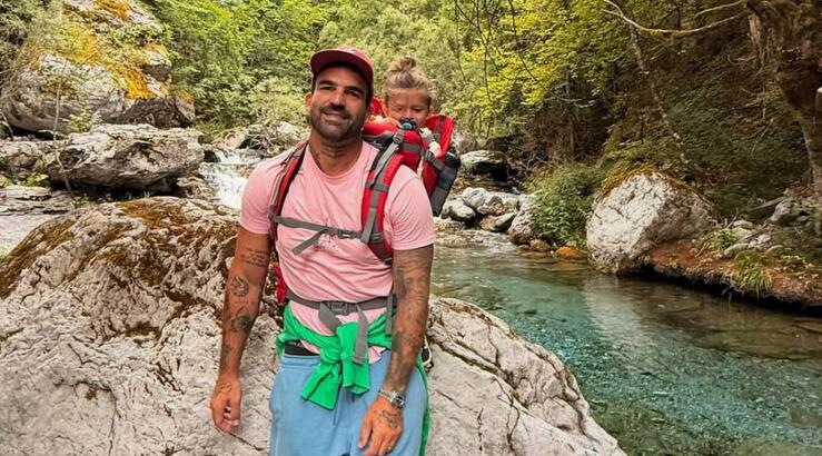 «Θαυμάζω τον τρόπο που ο Δημήτρης κρατάει τις ισορροπίες με την πρώην σύντροφο του και το παιδί του»