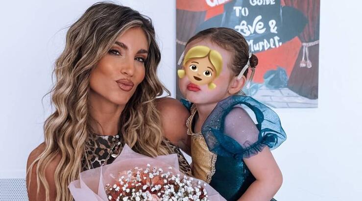 Αθηνά Οικονομάκου: Τα γλυκά στιγμιότυπα από την παράσταση μπαλέτου της κόρης της, Σιέννας [εικόνες]