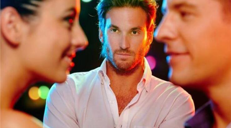 5 τρόποι για να αντιμετωπίσεις τη ζήλια του αγοριού σου