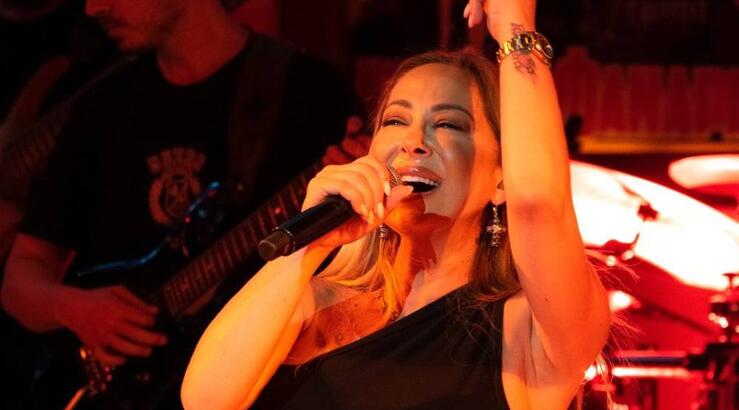 Η Μελίνα Ασλανίδου τραγούδησε on camera το «Είπα σου χτενίστου λίο» [βίντεο]