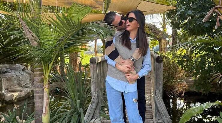 Γενέθλια στο Παρίσι για τον Ευθύμιο Δίπλαρο - Η πόζα με την σύζυγό του μπροστά από τον Πύργο του Άιφελ