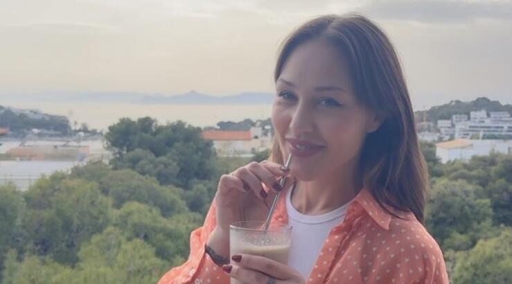 Πηνελόπη Αναστασοπούλου: Φωτογραφήθηκε topless για τα 48α γενέθλιά της