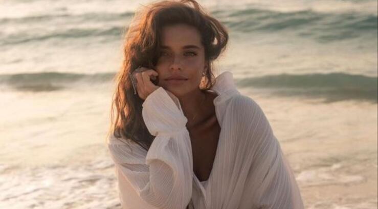 Μακιγιάζ στην παραλία: Οι βασικοί κανόνες που δεν πρέπει να ξεχνάς