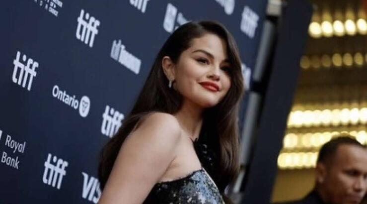 Selena Gomez: Το φθινοπωρινό nail trend που εφάρμοσε και θέλουμε να αντιγράψουμε