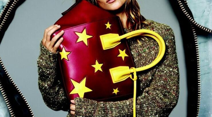 Η Κέιτ Μος φορά τα hot κομμάτια της επόμενης σεζόν