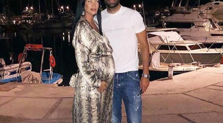 Ζευγάρι της ελληνικής showbiz παντρεύτηκε με τη νύφη να επιλέγει γαλάζιο φόρεμα!