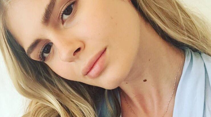 Η Αμαλία Κωστοπούλου φωτογραφίζεται με μαγιό για νέα καμπάνια γνωστού brand  