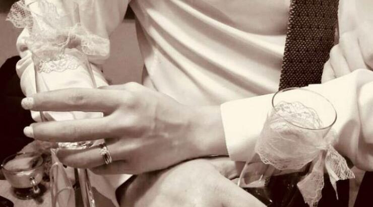 Έλληνας τραγουδιστής ανεβαίνει τα σκαλιά της εκκλησίας και το ανακοίνωσε μέσω facebook