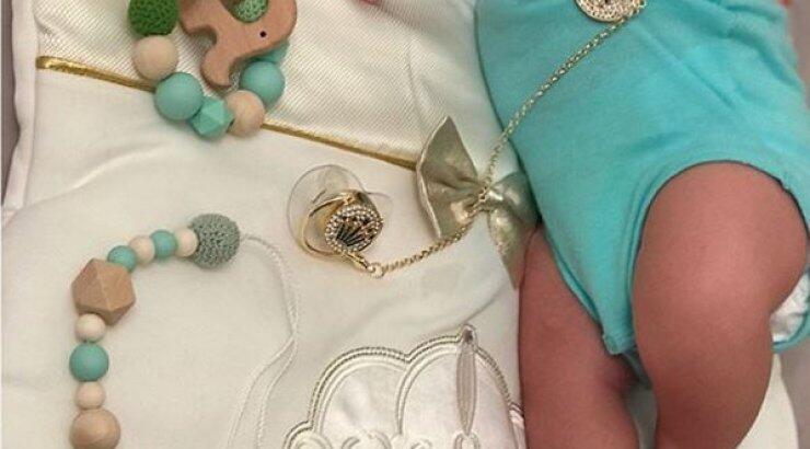 Επώνυμη Ελληνίδα μας έδειξε τον νεογέννητο γιο της!