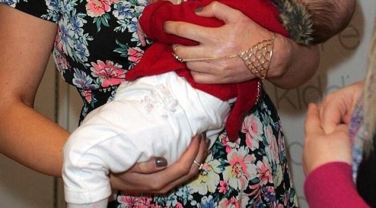  Δείτε πως είναι σήμερα η παρουσιάστρια, που το πρόσωπό της καταστράφηκε από οξύ και περιμένει τον «πελαργό»