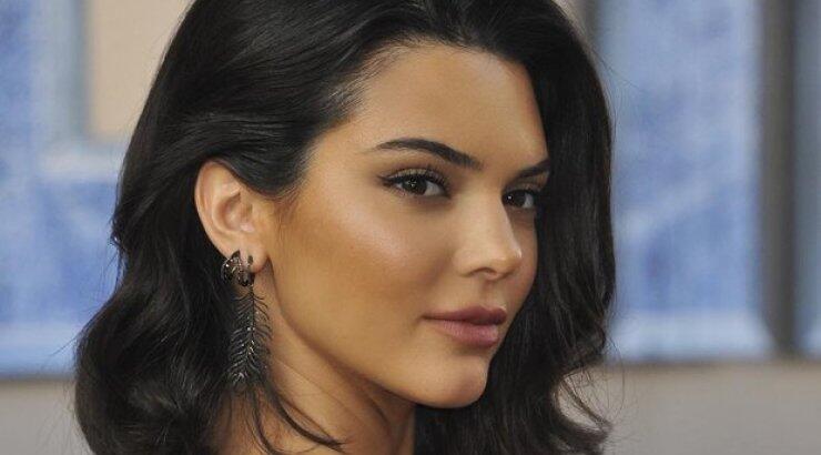 H τσάντα της Kendall Jenner είναι ότι πιο hot για τη νέα σεζόν