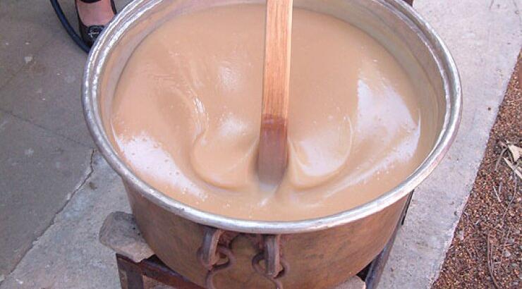 Τρώμε ζεστό παλουζέ σε 4 παραδοσιακά φεστιβάλ στο χωριό