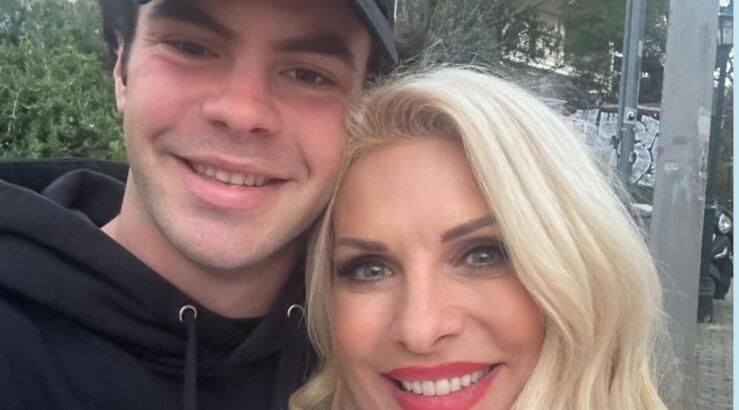 Ελένη Μενεγάκη: Η τρυφερή εξομολόγηση στον γιο της: "Έναν τον έχω αλλά κάνει για πολλούς" [εικόνες]