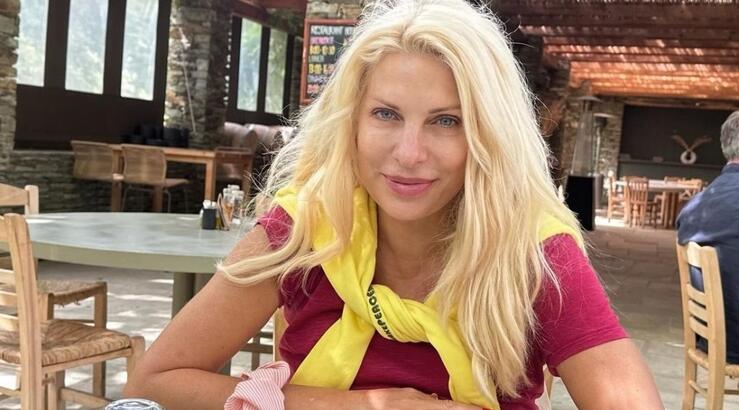 Ελένη Μενεγάκη: Η σπάνια οικογενειακή ανάρτηση με τον Μάκη και την κόρη τους στην Άνδρο [εικόνα]