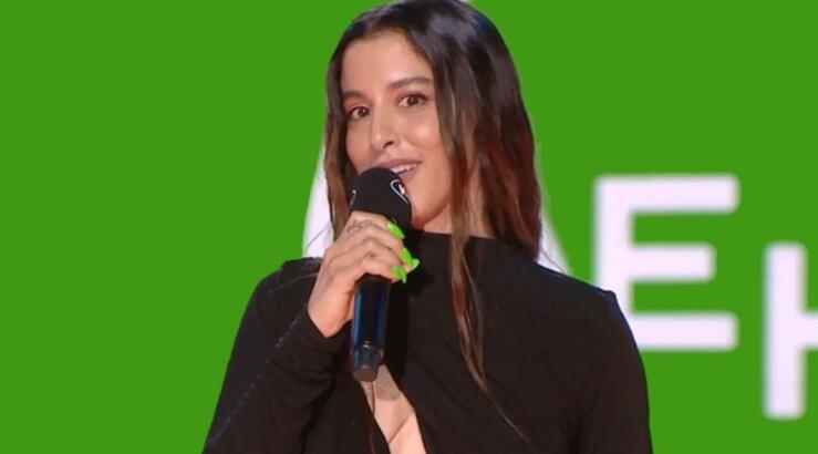 Η "μπηχτή" Ελληνίδας παρουσιάστριας στη Μαρίνα Σάττι κατά τη βράβευσή της στα Mad VMA [βίντεο]