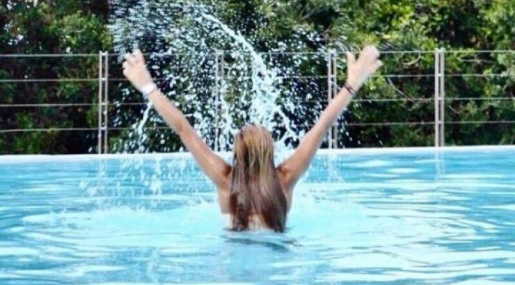 Ποια Κύπρια απολαμβάνει τις διακοπές στης στη Λευκάδα;