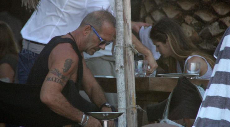 Πέτρος Κωστόπουλος : Με την κόρη του στη Μύκονο